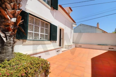 Apartamento T1 para Arrendamento em Colares