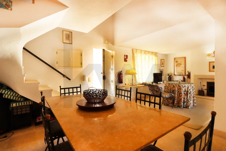 Apartamento T1 para Arrendamento em Colares Foto 11