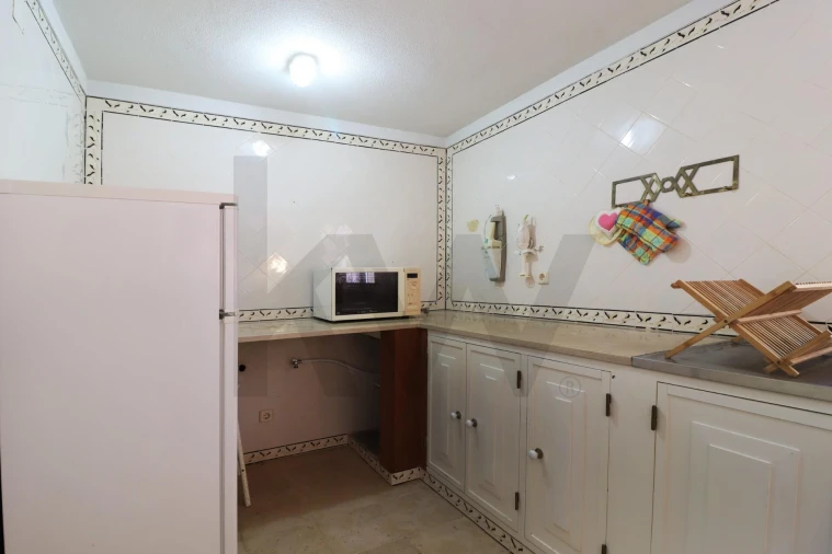 Apartamento T1 para Arrendamento em Colares Foto 29