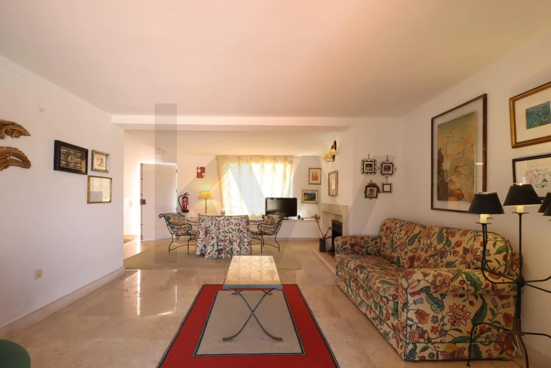 Apartamento T1 para Arrendamento em Colares Foto 16