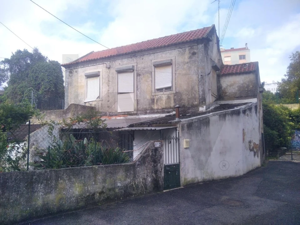Moradia T2 para Venda em Agualva e Mira-Sintra Foto 1