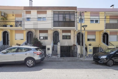 Moradia T3 para Venda em Corroios