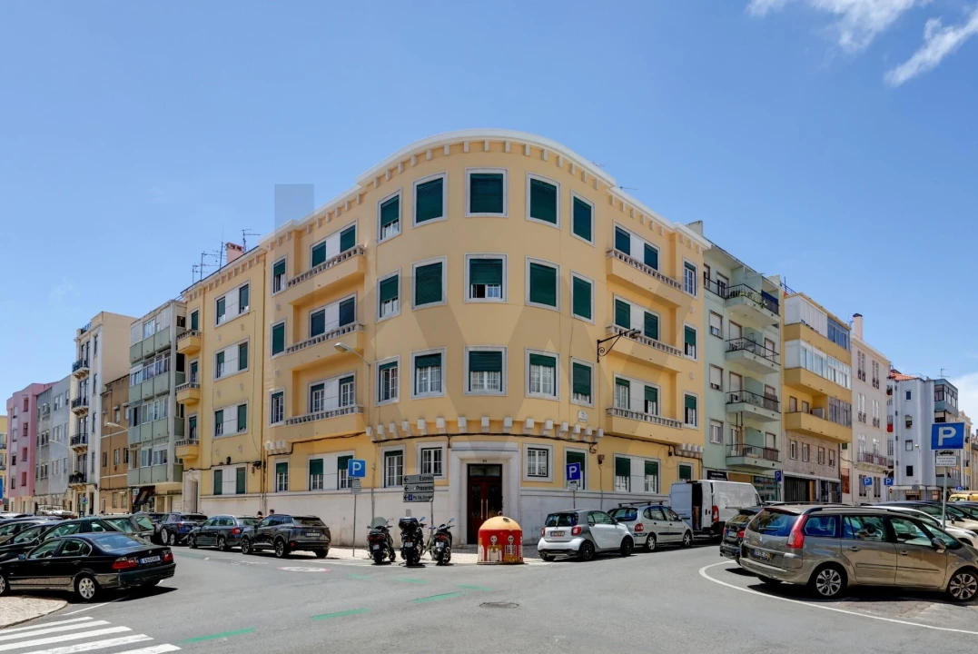 Apartamento T3 para Arrendamento em Campo de Ourique Foto 1