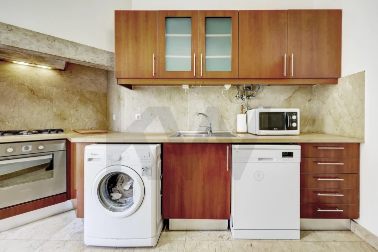 Apartamento T3 para Arrendamento em Campo de Ourique Foto 8