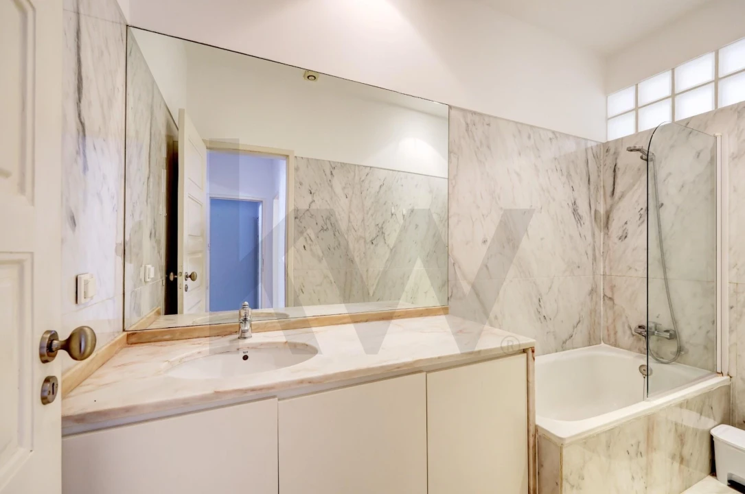 Apartamento T3 para Arrendamento em Campo de Ourique Foto 12