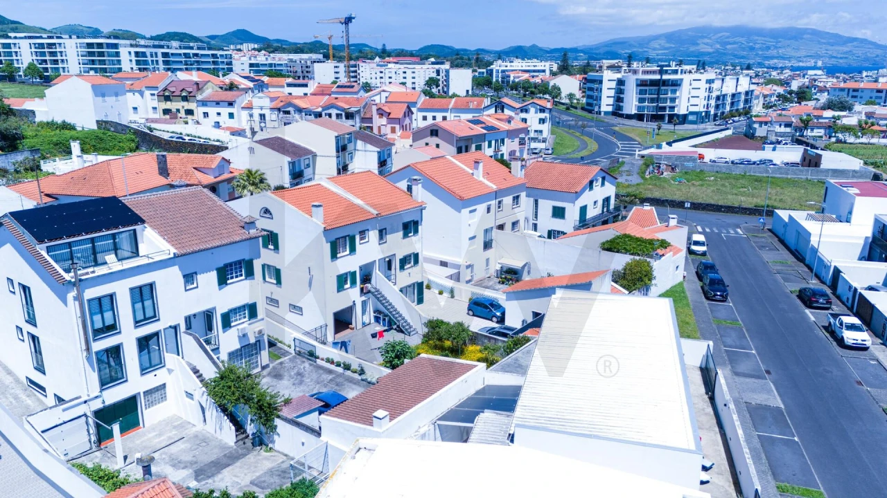Moradia T3 para Venda em Ponta Delgada (São José) Foto 4