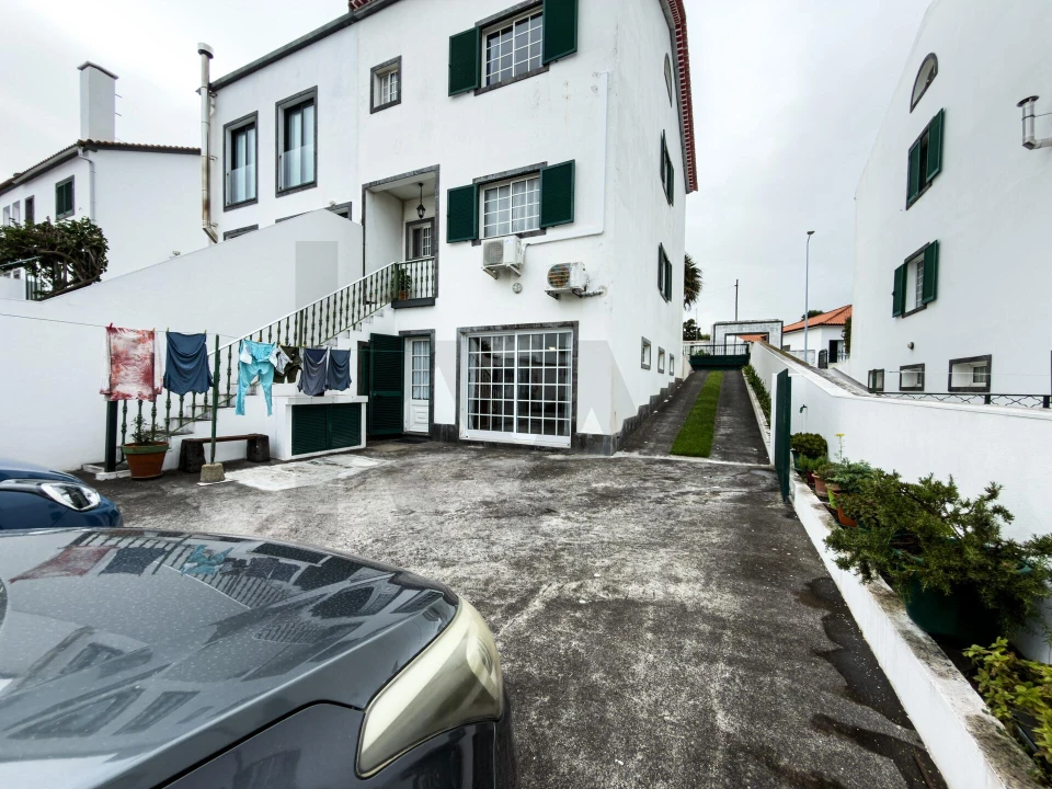 Moradia T3 para Venda em Ponta Delgada (São José) Foto 45