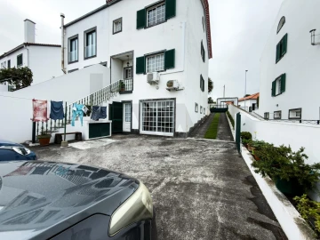 Moradia T3 para Venda em Ponta Delgada (São José)