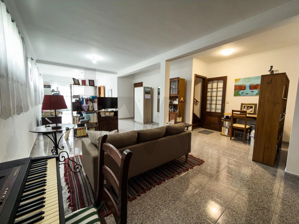 Moradia T3 para Venda em Ponta Delgada (São José) Foto 44