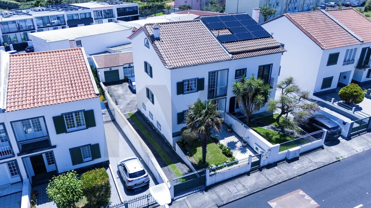 Moradia T3 para Venda em Ponta Delgada (São José) Foto 6