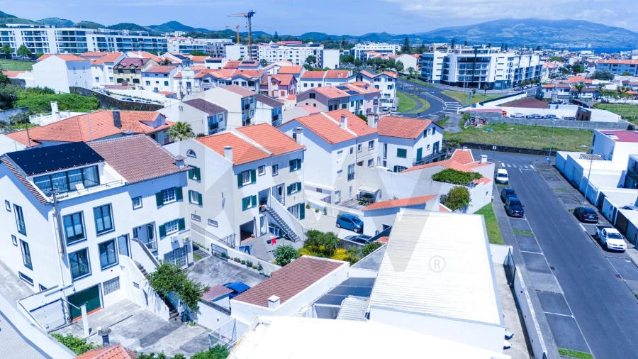 Moradia T3 para Venda em Ponta Delgada (São José) Foto 4
