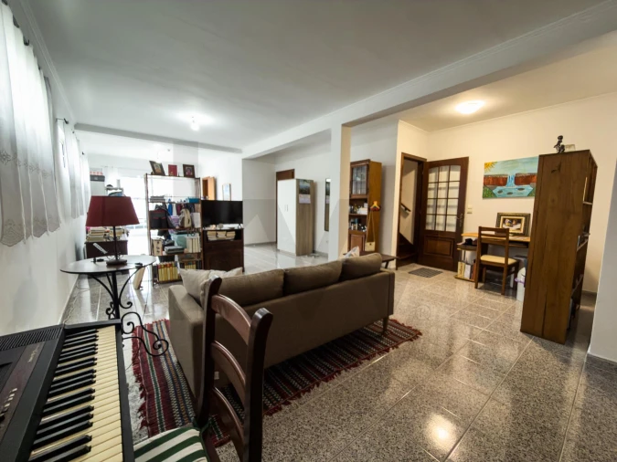Moradia T3 para Venda em Ponta Delgada (São José) Foto 44