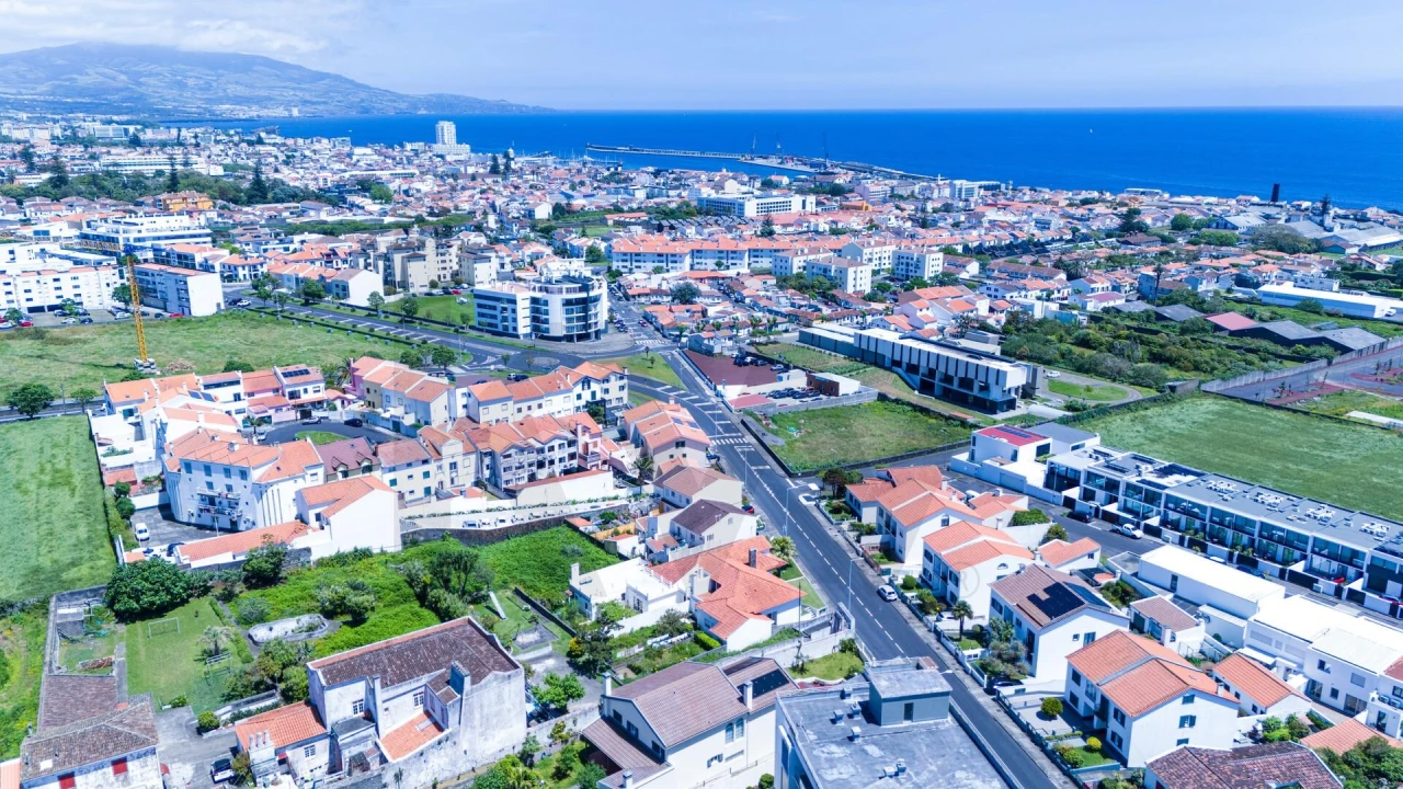 Moradia T3 para Venda em Ponta Delgada (São José) Foto 7