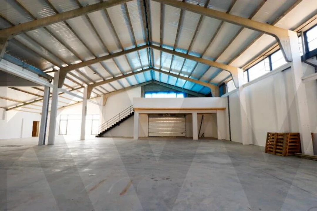 Armazém para Venda em Escapães Foto 1
