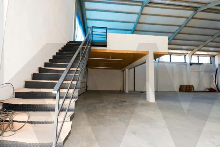 Armazém para Venda em Escapães Foto 14