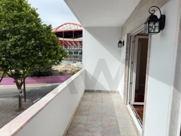 Apartamento T3 para Arrendamento em São Domingos de Benfica