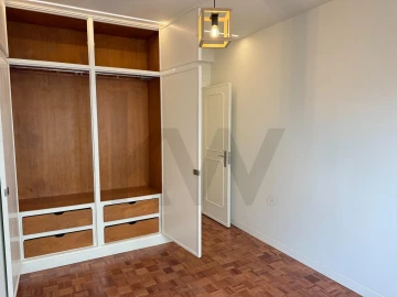 Apartamento T3 para Arrendamento em São Domingos de Benfica