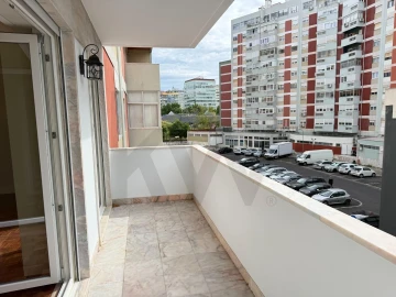 Apartamento T3 para Arrendamento em São Domingos de Benfica