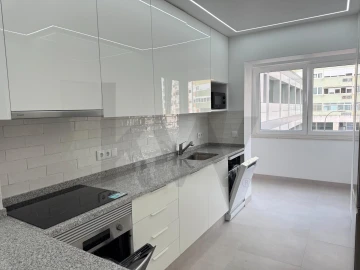 Apartamento T3 para Arrendamento em São Domingos de Benfica