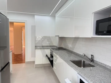 Apartamento T3 para Arrendamento em São Domingos de Benfica