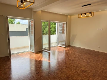 Apartamento T3 para Arrendamento em São Domingos de Benfica