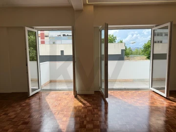 Apartamento T3 para Arrendamento em São Domingos de Benfica