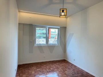 Apartamento T3 para Arrendamento em São Domingos de Benfica
