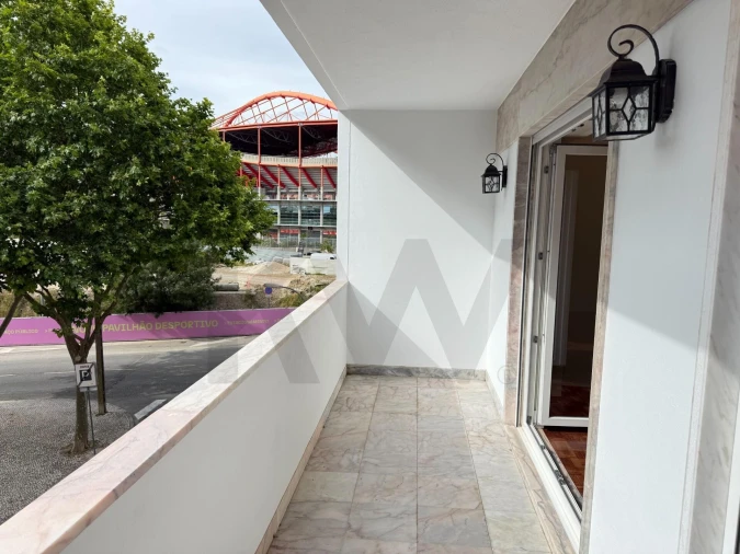 Apartamento T3 para Arrendamento em São Domingos de Benfica Foto 2
