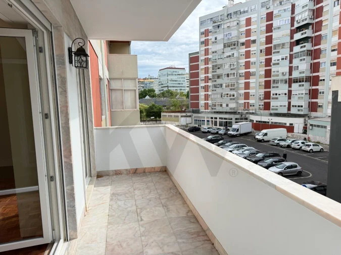 Apartamento T3 para Arrendamento em São Domingos de Benfica Foto 3