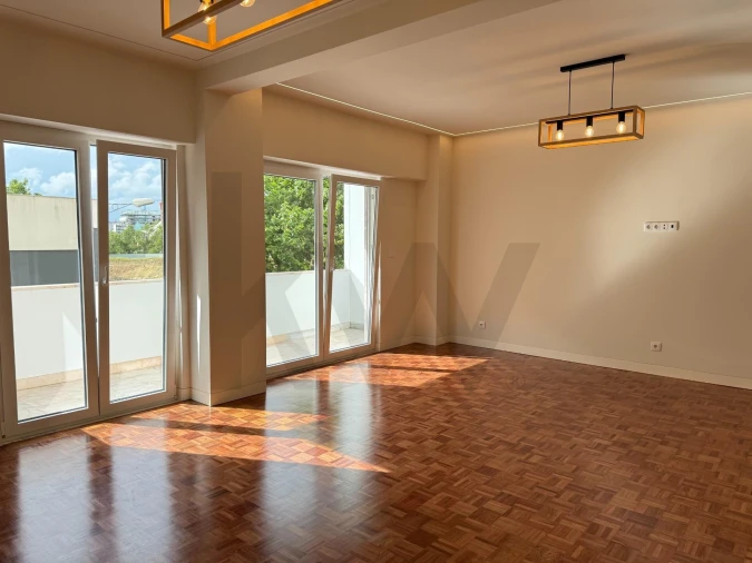 Apartamento T3 para Arrendamento em São Domingos de Benfica Foto 10