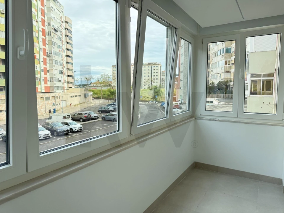 Apartamento T3 para Arrendamento em São Domingos de Benfica Foto 14