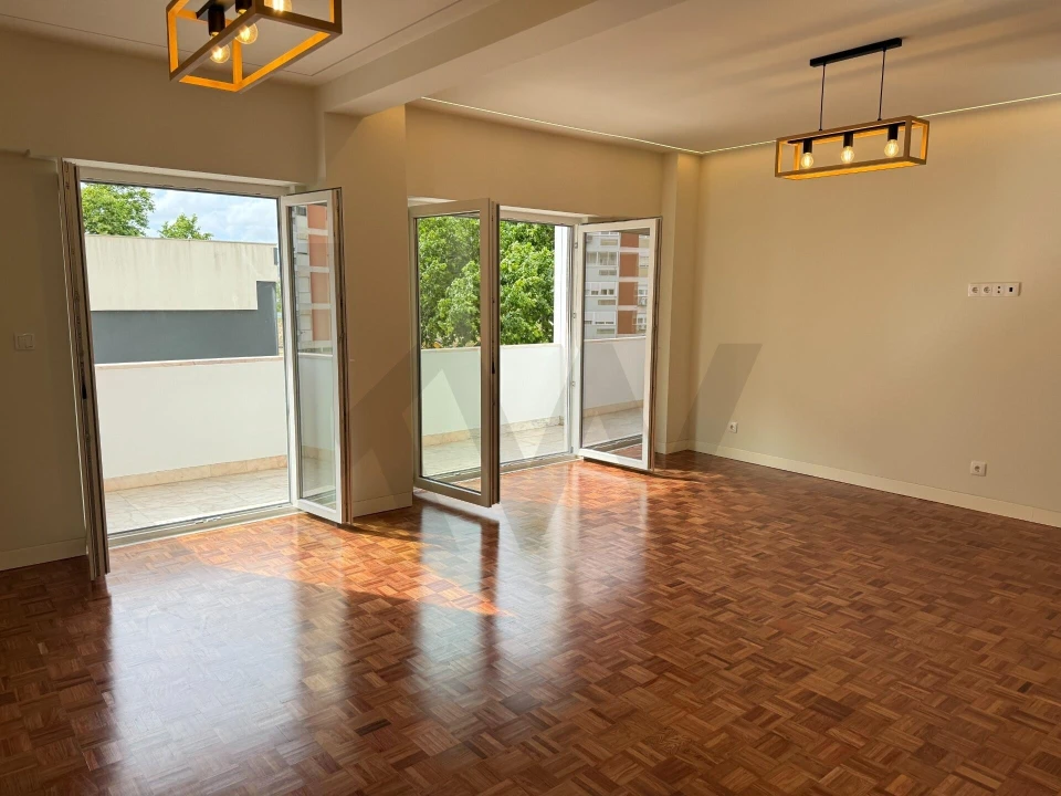 Apartamento T3 para Arrendamento em São Domingos de Benfica Foto 5
