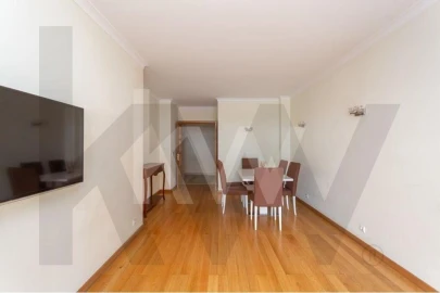 Apartamento T2 para Arrendamento em Algés, Linda-A-Velha e Cruz Quebrada-Dafundo
