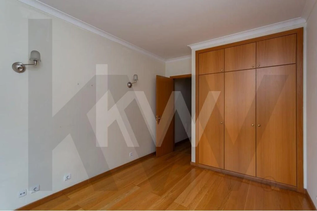 Apartamento T2 para Arrendamento em Algés, Linda-A-Velha e Cruz Quebrada-Dafundo Foto 32