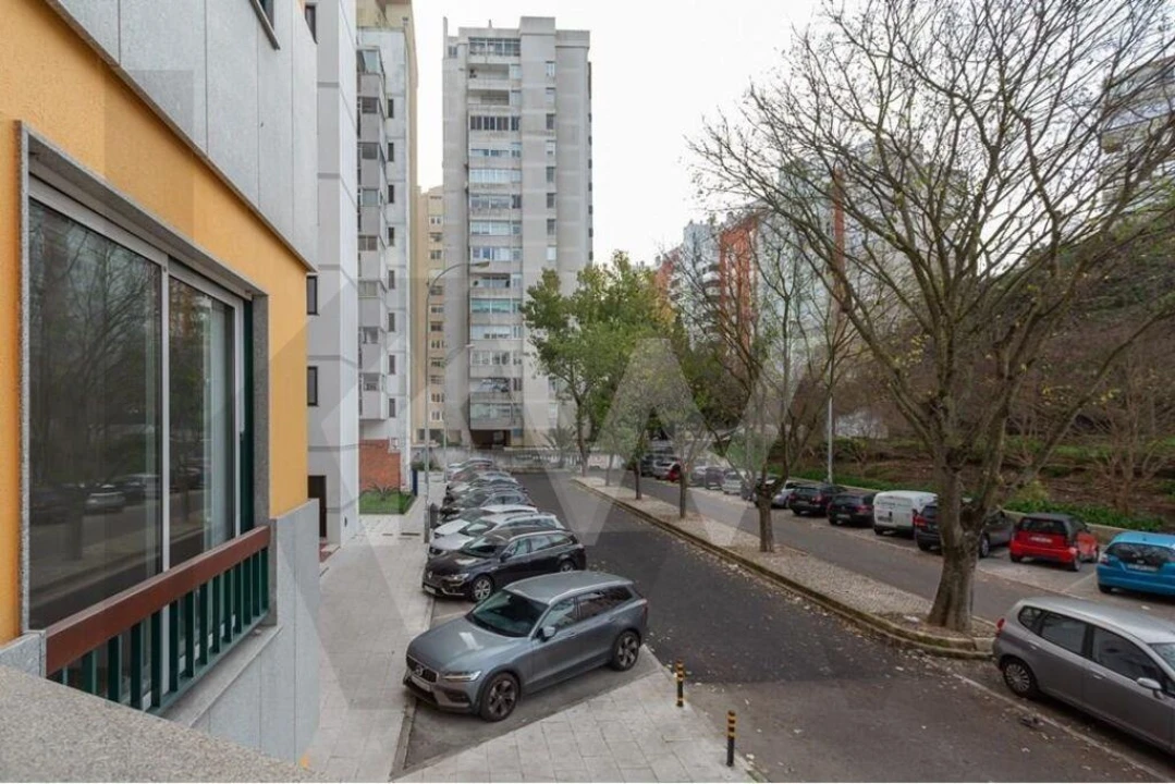 Apartamento T2 para Arrendamento em Algés, Linda-A-Velha e Cruz Quebrada-Dafundo Foto 10