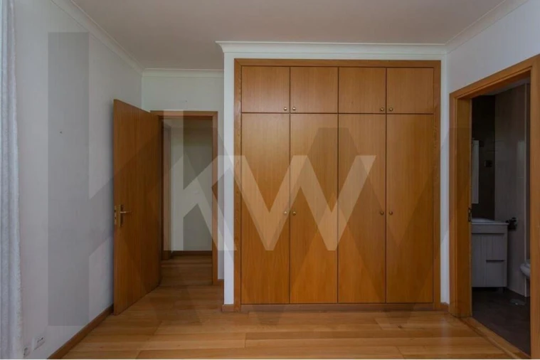 Apartamento T2 para Arrendamento em Algés, Linda-A-Velha e Cruz Quebrada-Dafundo Foto 29