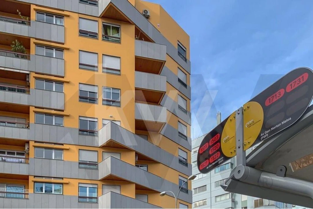 Apartamento T2 para Arrendamento em Algés, Linda-A-Velha e Cruz Quebrada-Dafundo Foto 42
