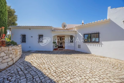 Moradia T3 para Venda em Loule (São Sebastião)