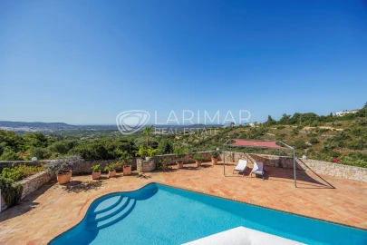 Moradia T3 para Venda em Loule (São Sebastião)