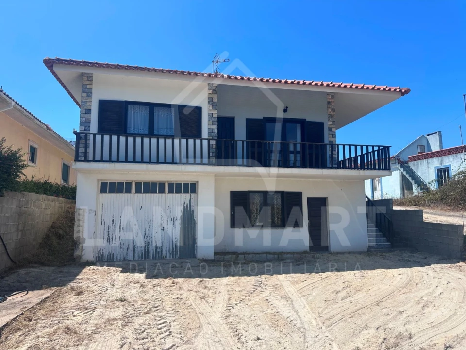 Moradia T3 para Venda em Turquel Foto 1