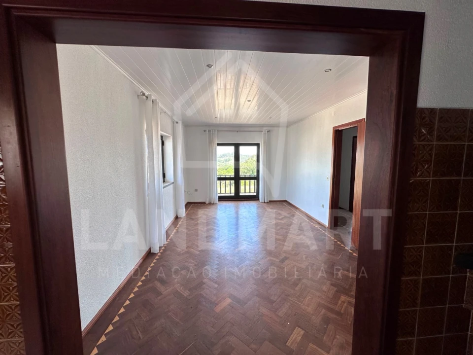 Moradia T3 para Venda em Turquel Foto 6