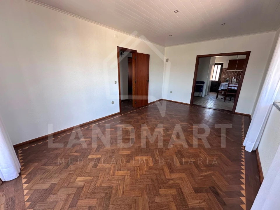 Moradia T3 para Venda em Turquel Foto 9