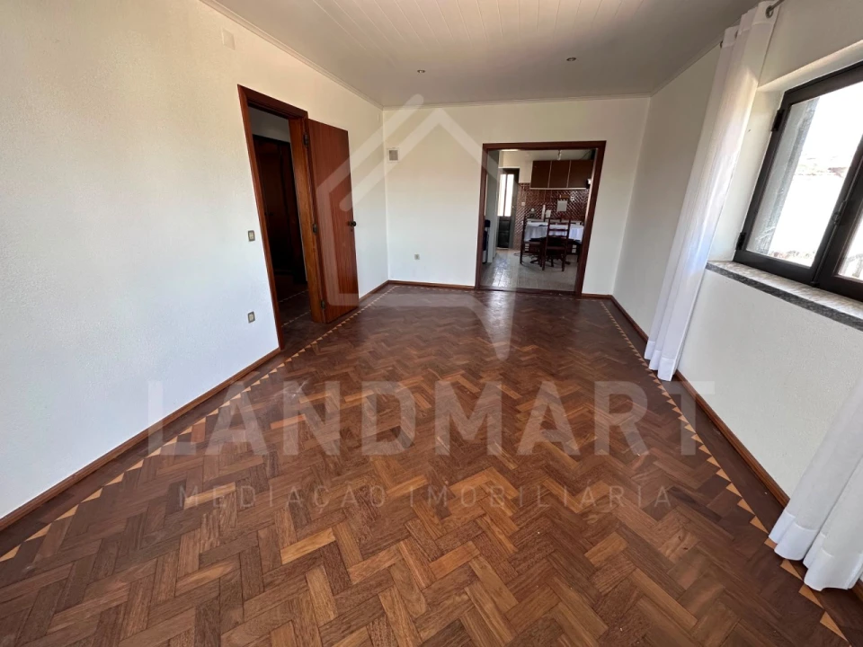 Moradia T3 para Venda em Turquel Foto 11