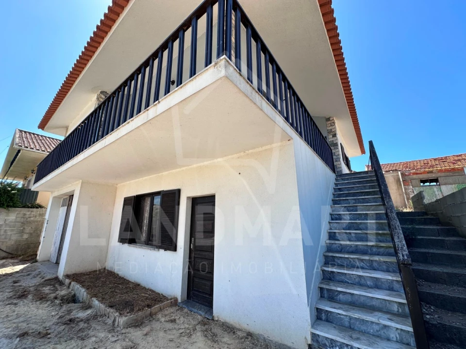 Moradia T3 para Venda em Turquel Foto 16
