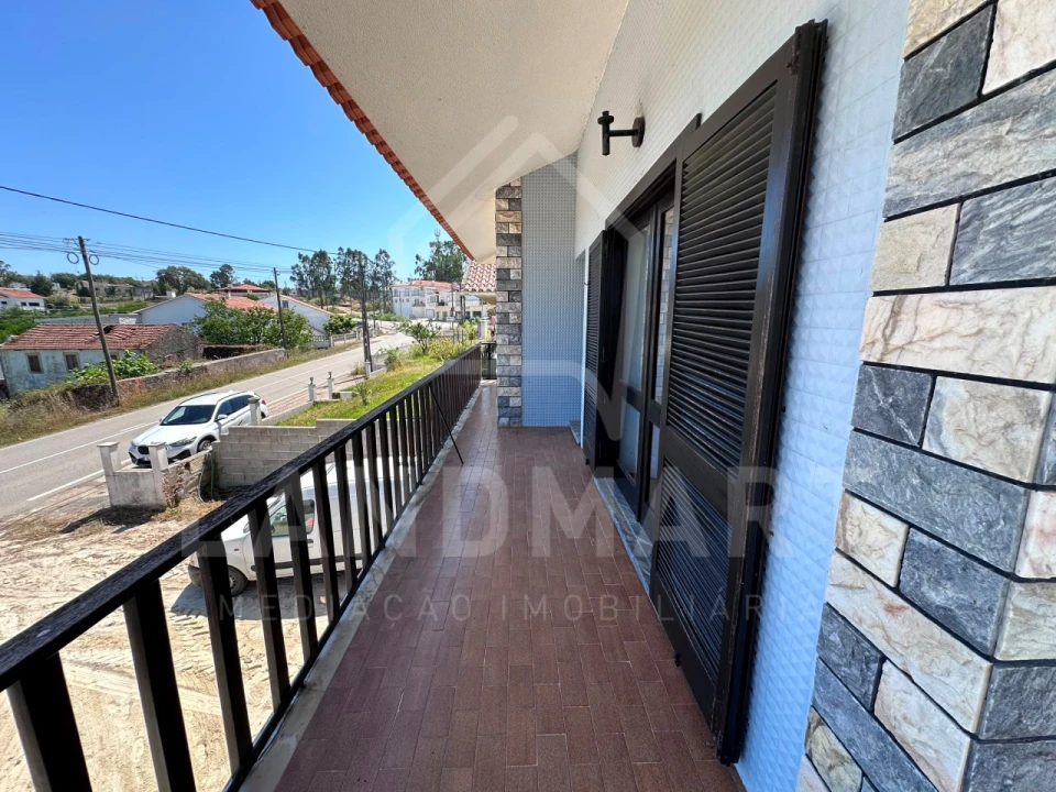 Moradia T3 para Venda em Turquel Foto 17