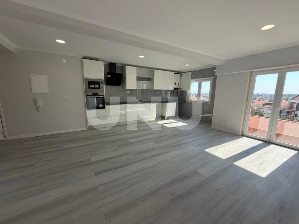 Apartamento T4 para Venda em Amora Foto 2