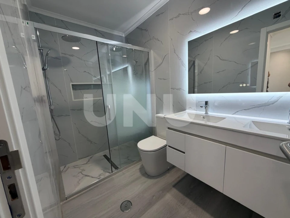 Apartamento T4 para Venda em Amora Foto 8