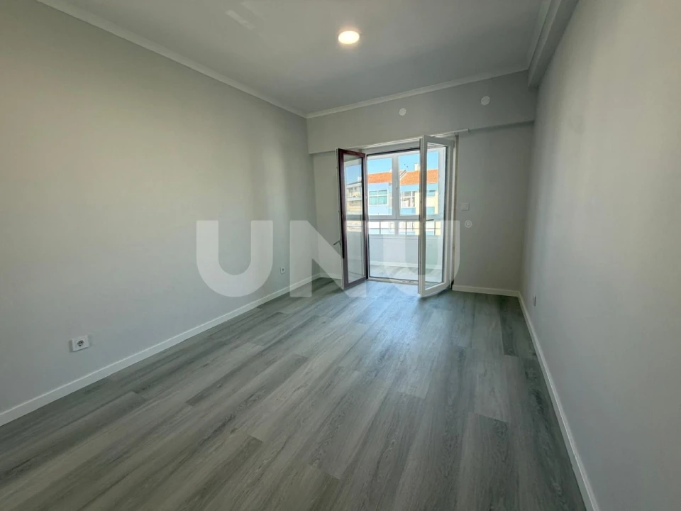 Apartamento T4 para Venda em Amora Foto 11