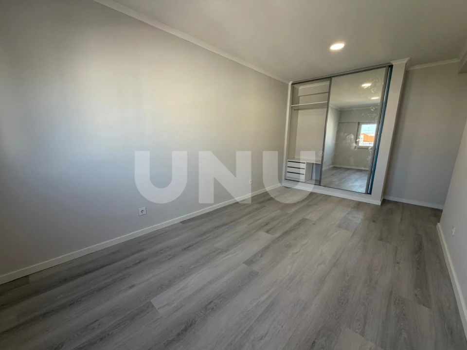 Apartamento T4 para Venda em Amora Foto 17