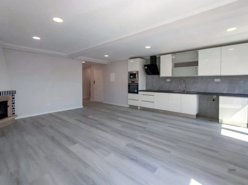 Apartamento T4 para Venda em Amora Foto 4